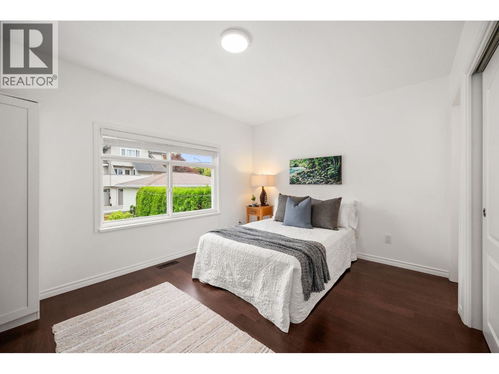 262 E 10TH STREET, North Vancouver