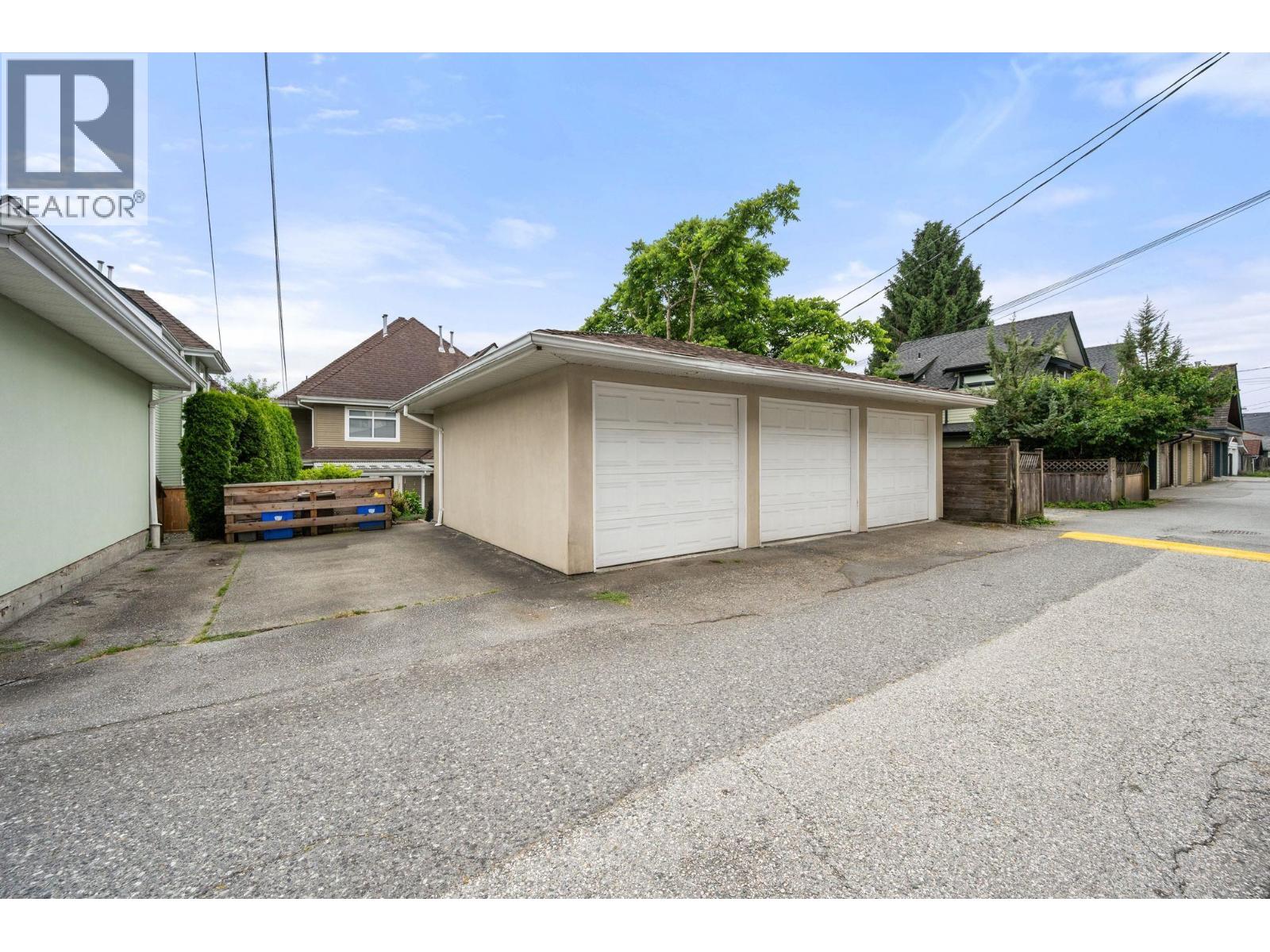 262 E 10TH STREET, North Vancouver