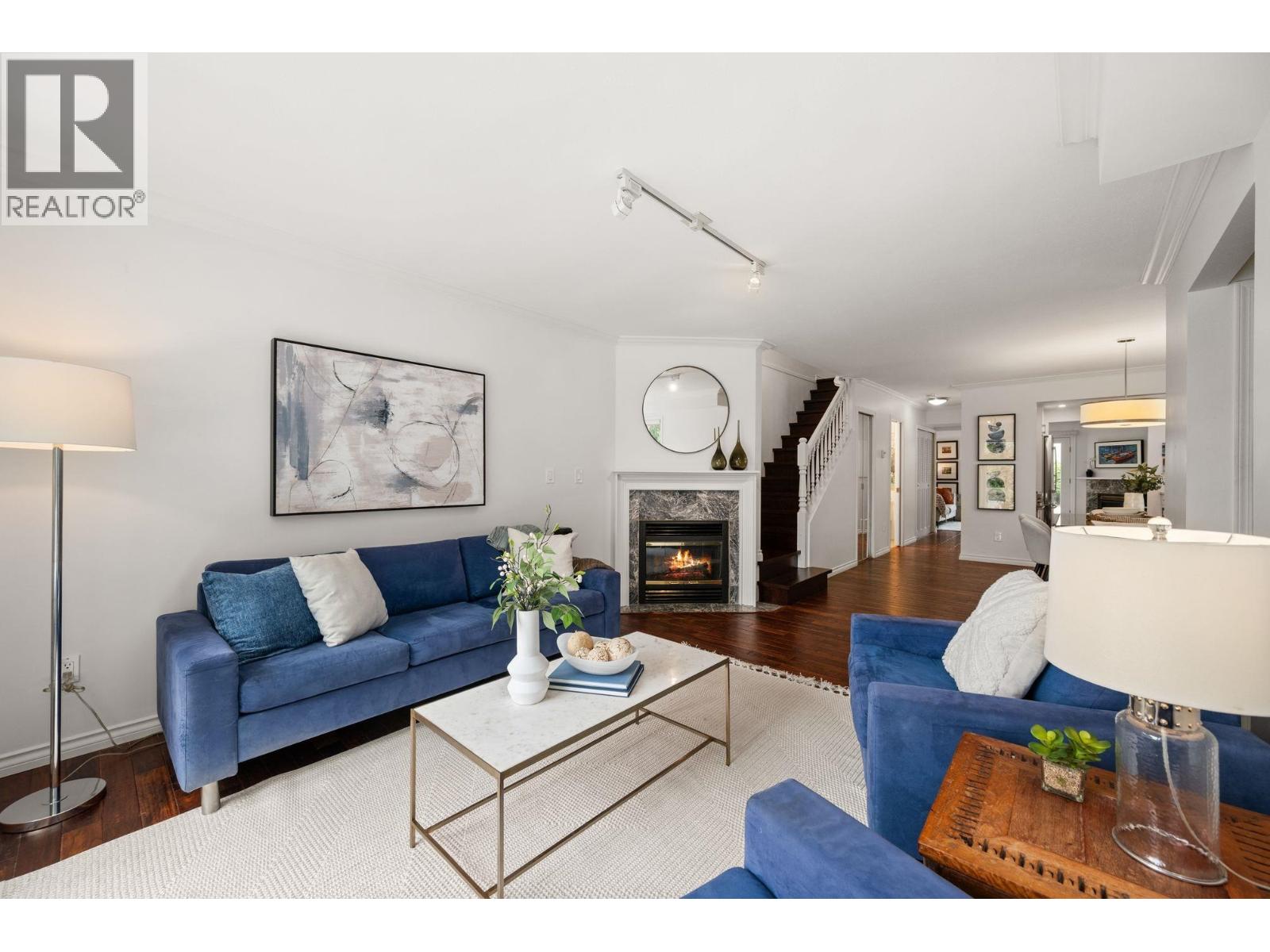 262 E 10TH STREET, North Vancouver