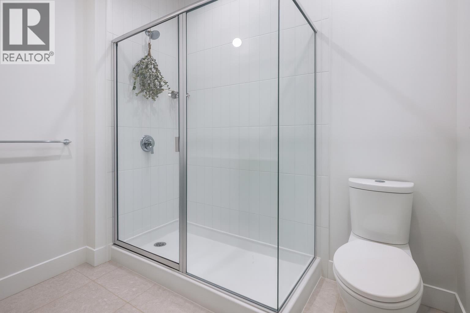 209 718 EDGAR AVENUE, Coquitlam