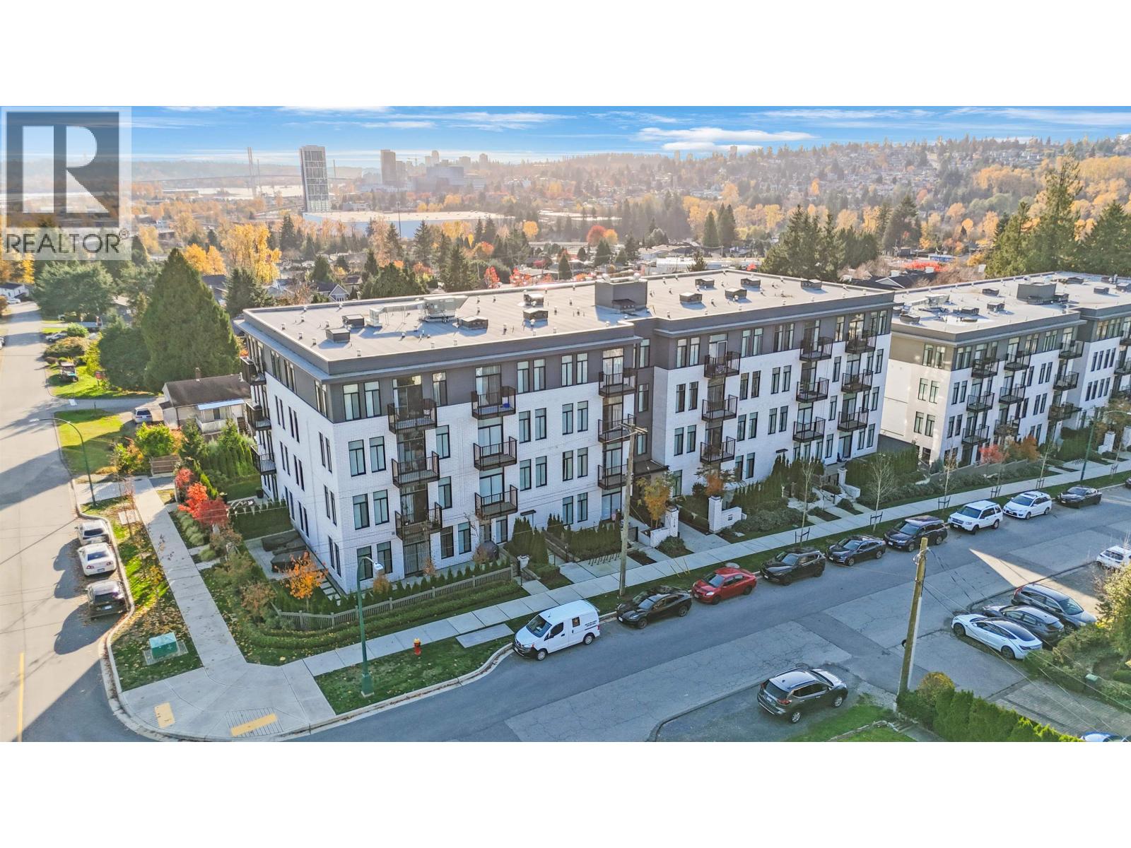 209 718 EDGAR AVENUE, Coquitlam