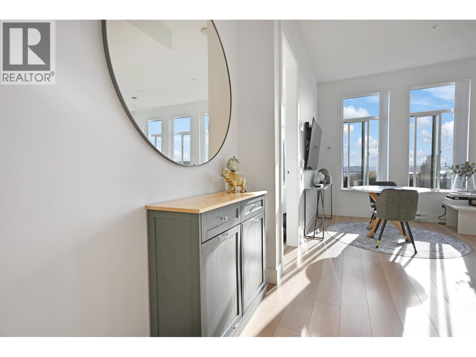 209 718 EDGAR AVENUE, Coquitlam