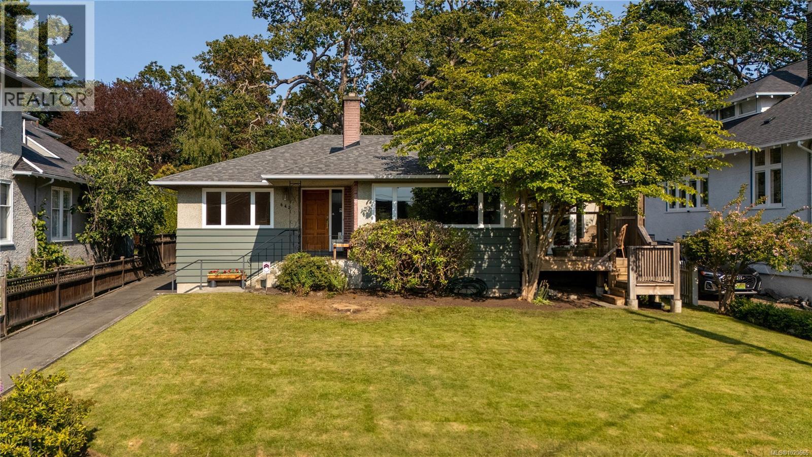  645 Transit Road, Oak Bay