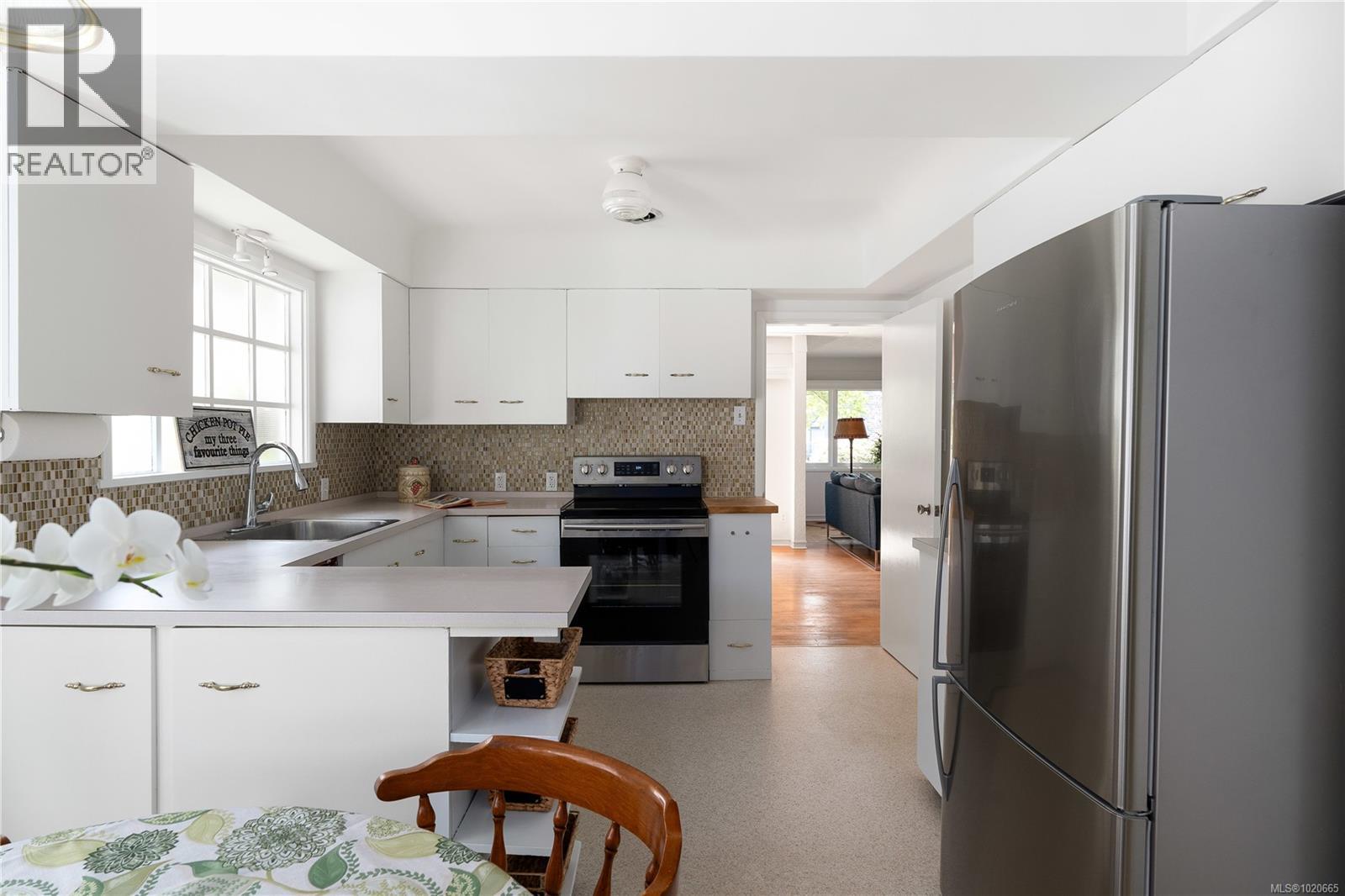  645 Transit Road, Oak Bay