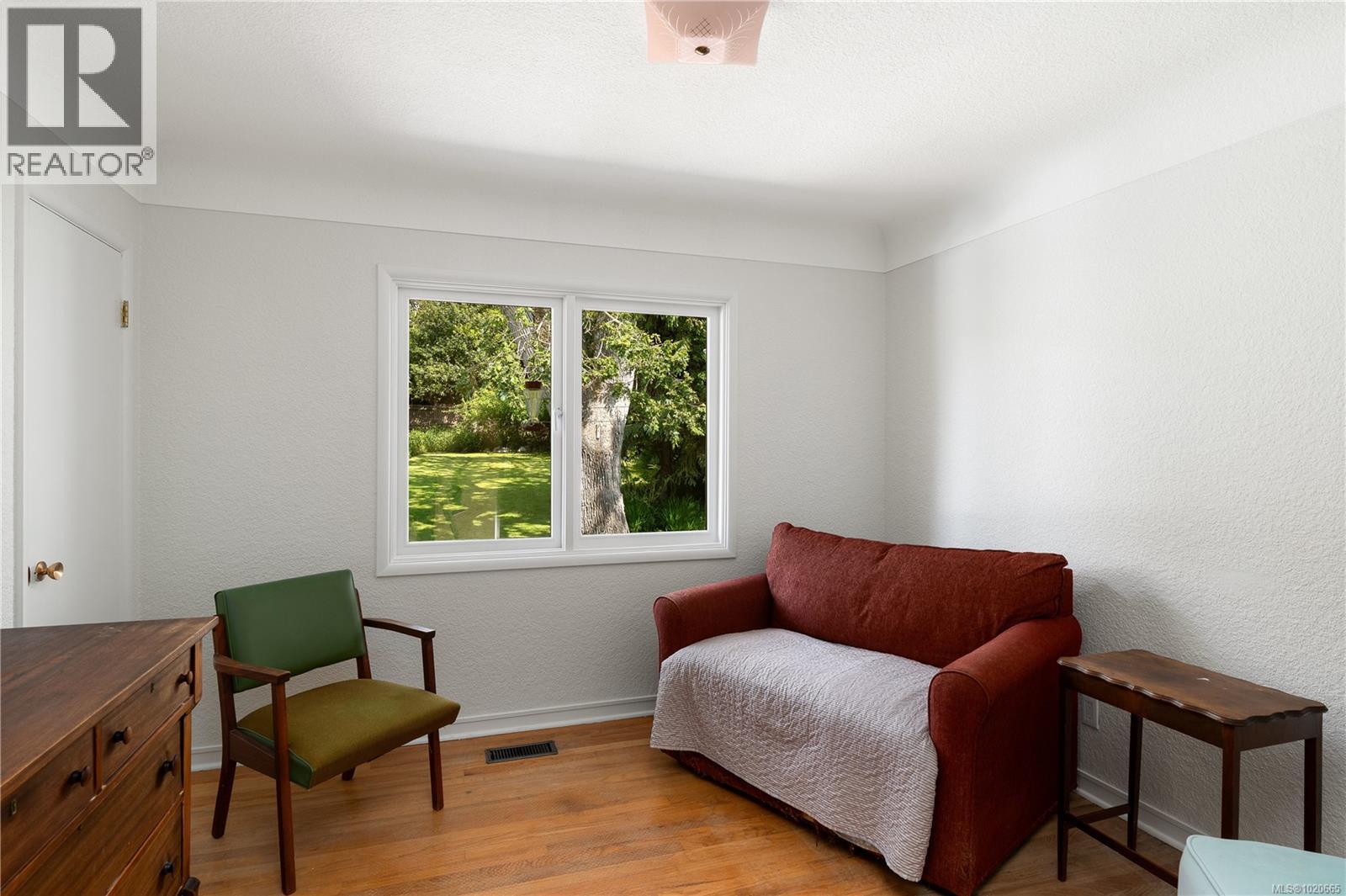  645 Transit Road, Oak Bay