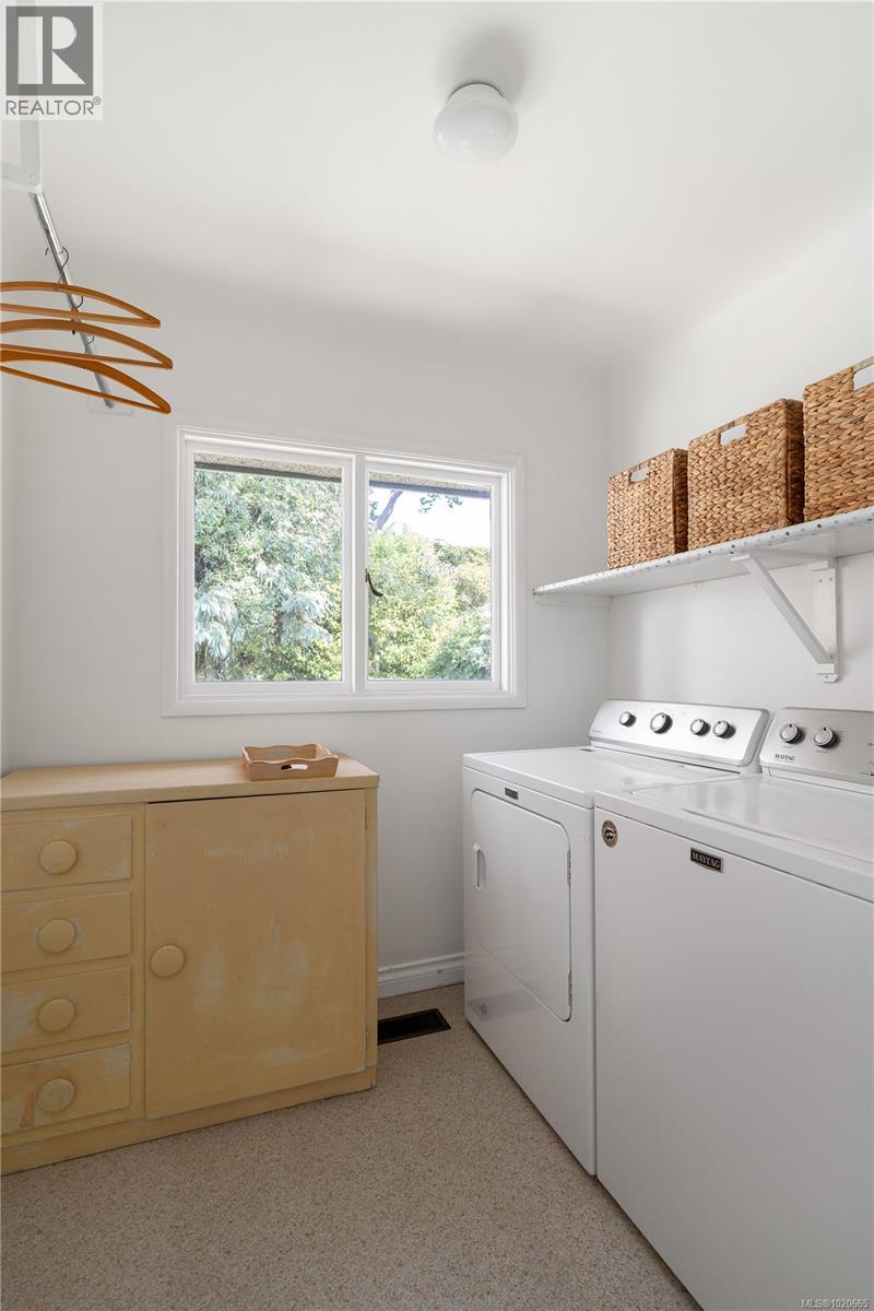  645 Transit Road, Oak Bay