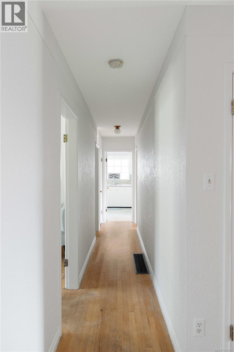  645 Transit Road, Oak Bay