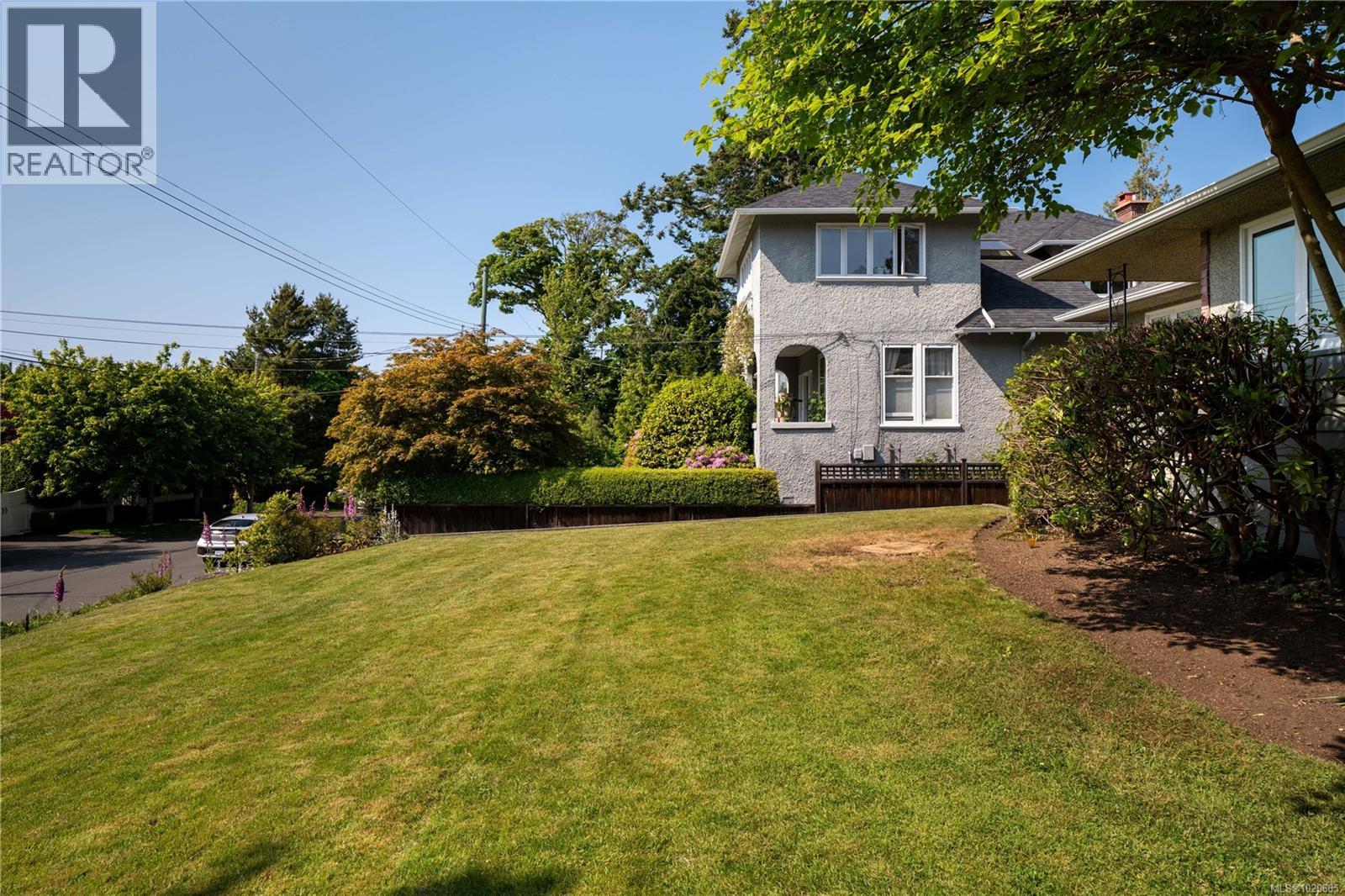  645 Transit Road, Oak Bay