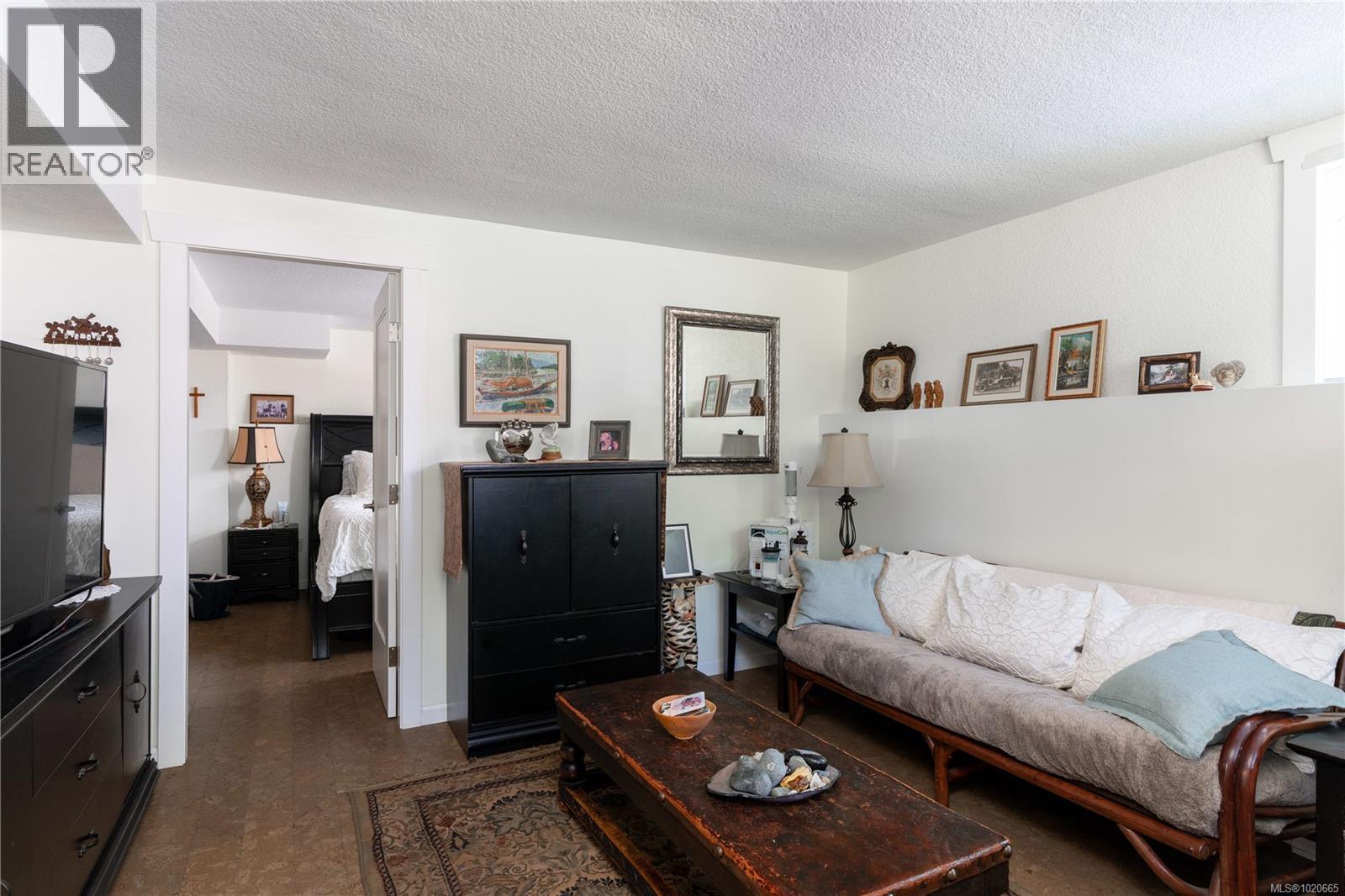  645 Transit Road, Oak Bay