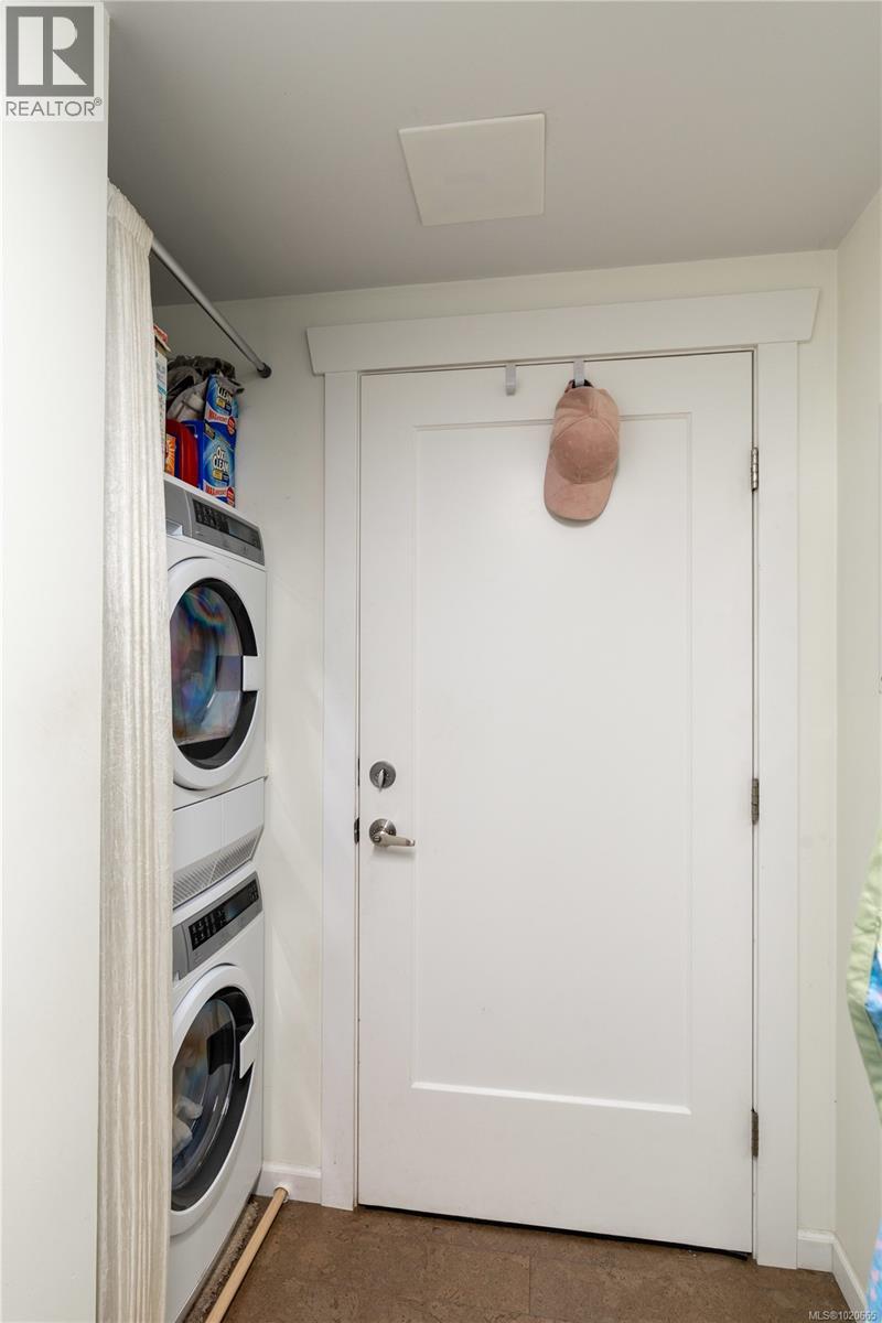  645 Transit Road, Oak Bay