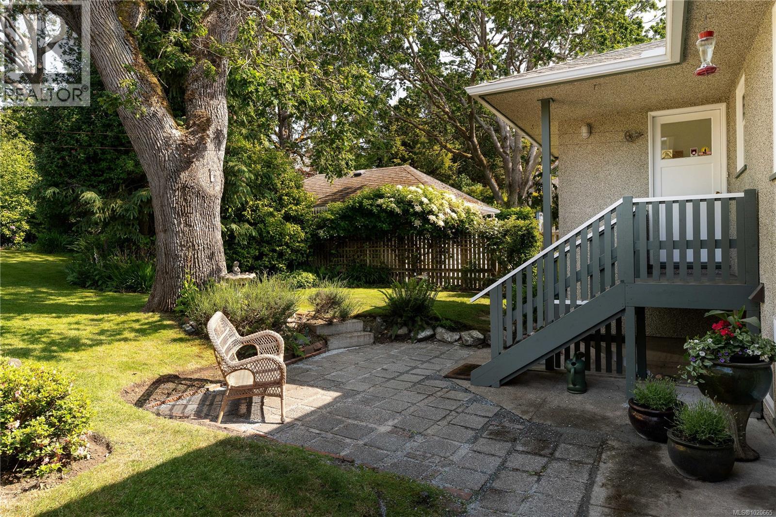  645 Transit Road, Oak Bay