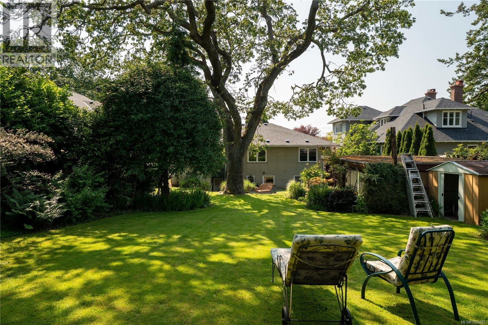  645 Transit Road, Oak Bay