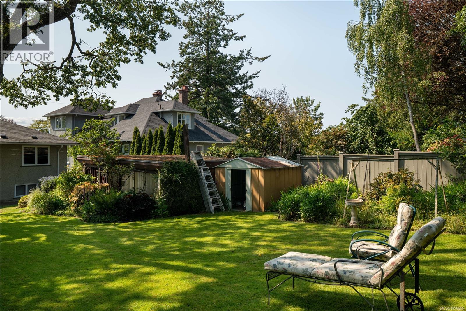  645 Transit Road, Oak Bay