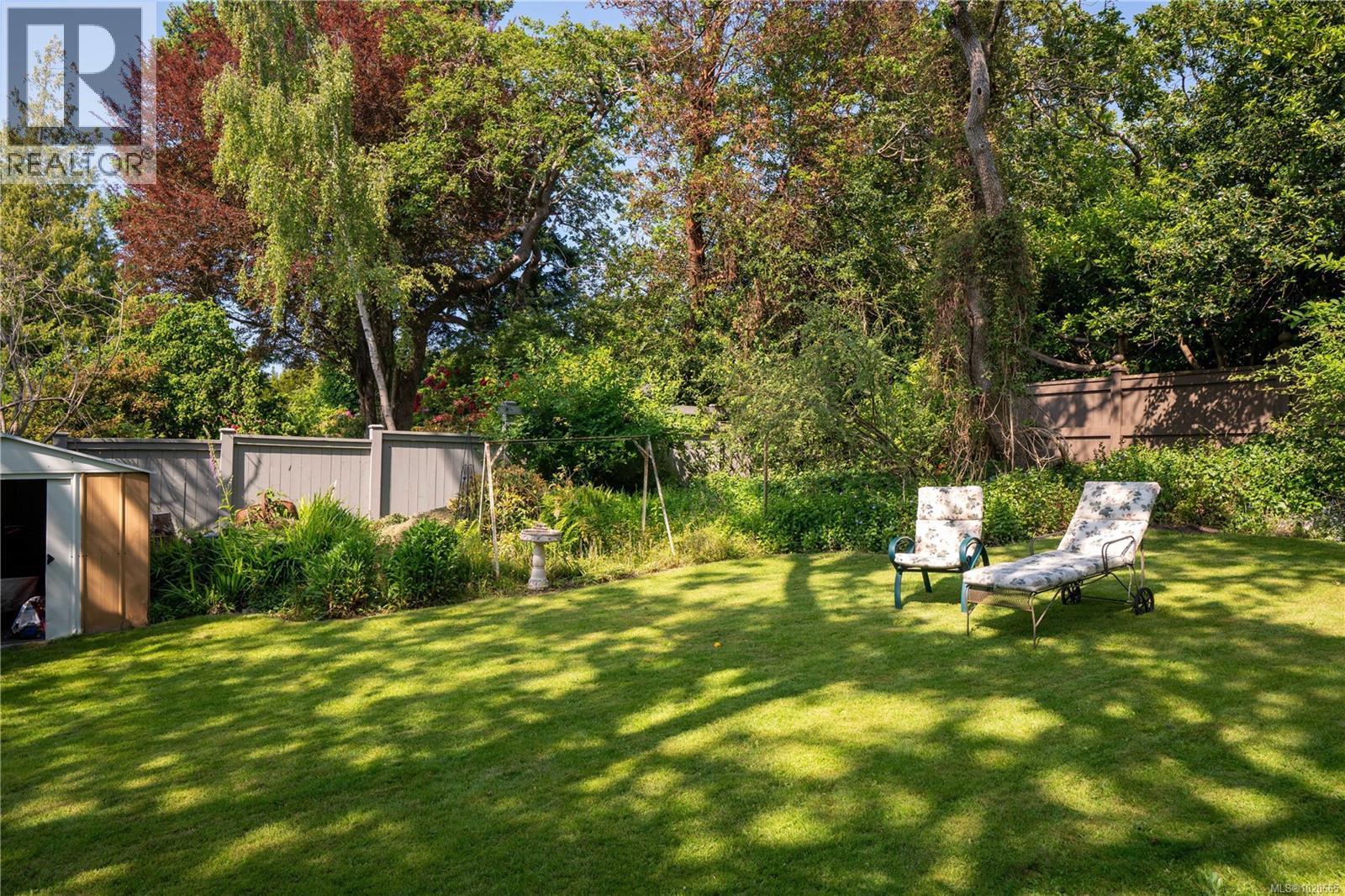  645 Transit Road, Oak Bay