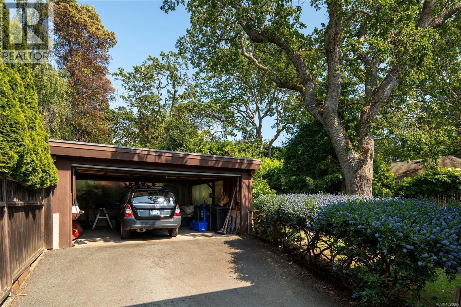  645 Transit Road, Oak Bay