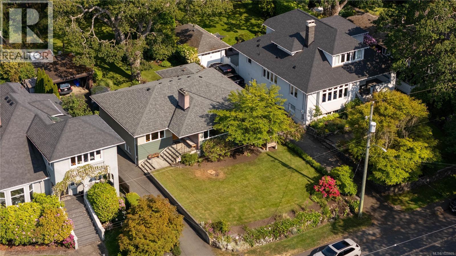  645 Transit Road, Oak Bay