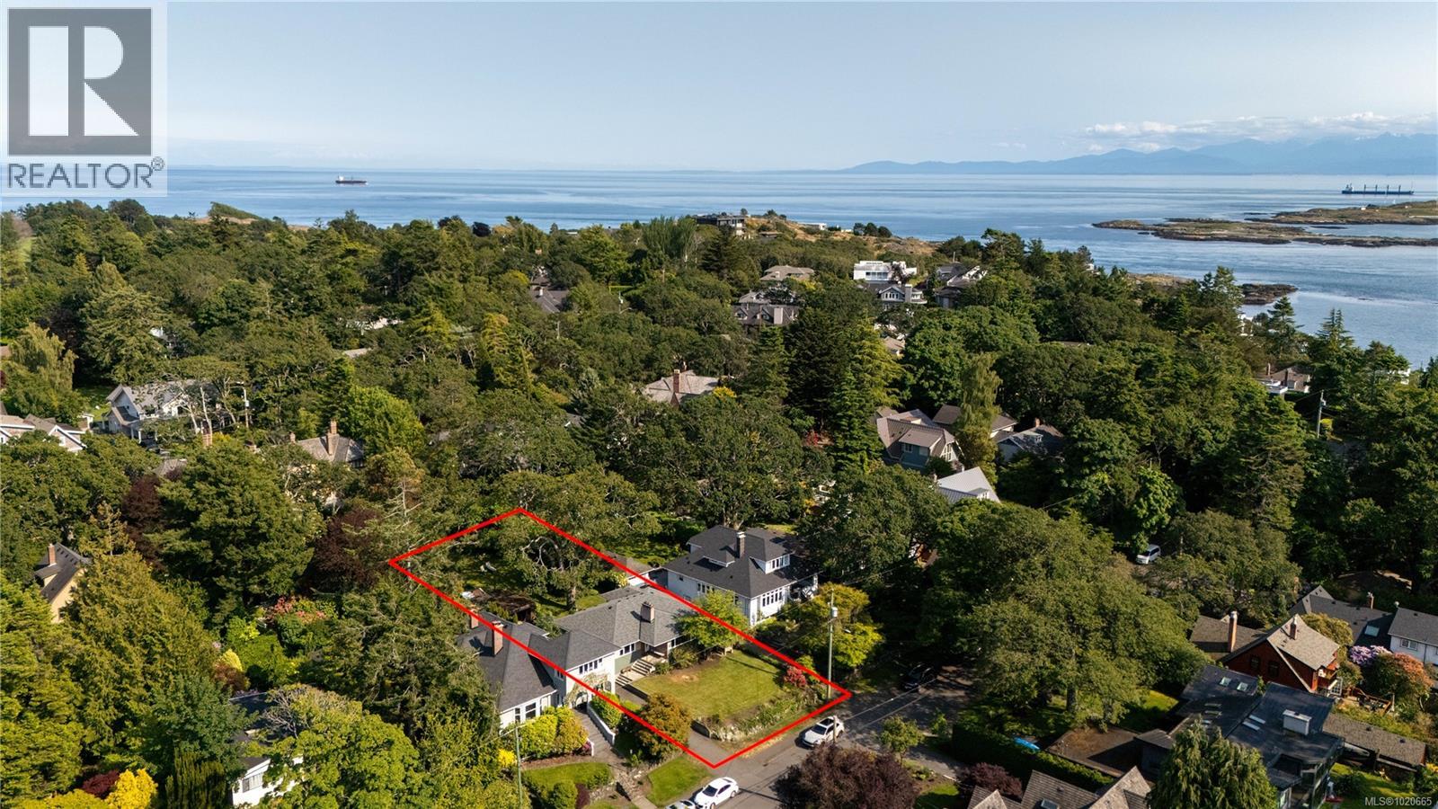  645 Transit Road, Oak Bay