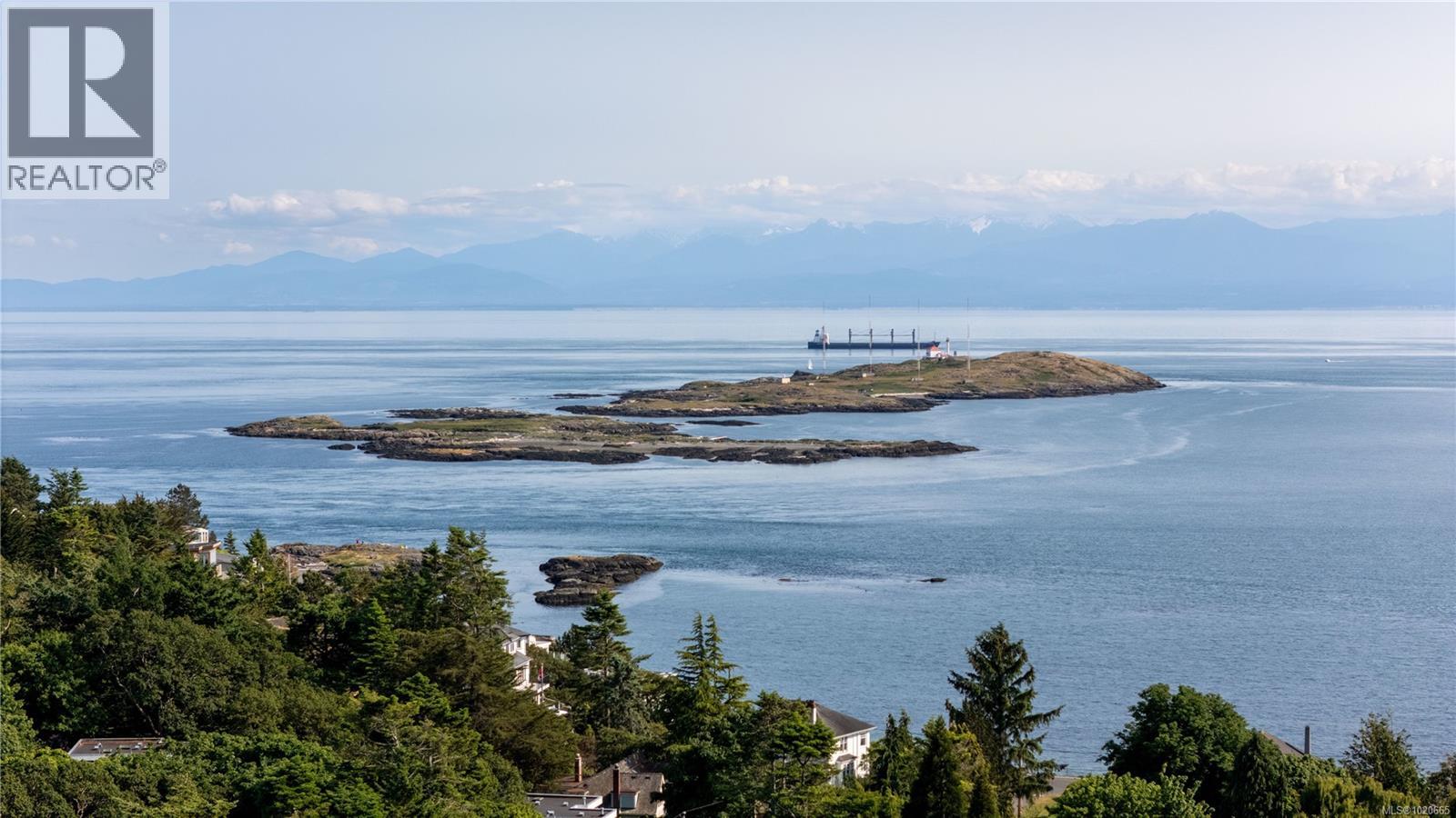  645 Transit Road, Oak Bay