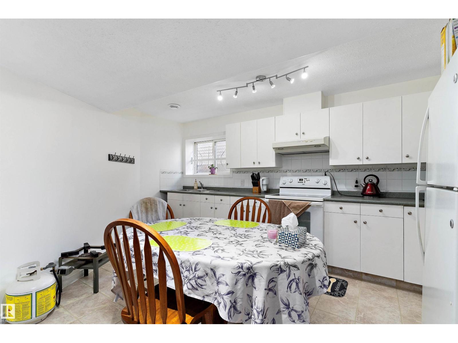 12711 128 ST NW, Edmonton