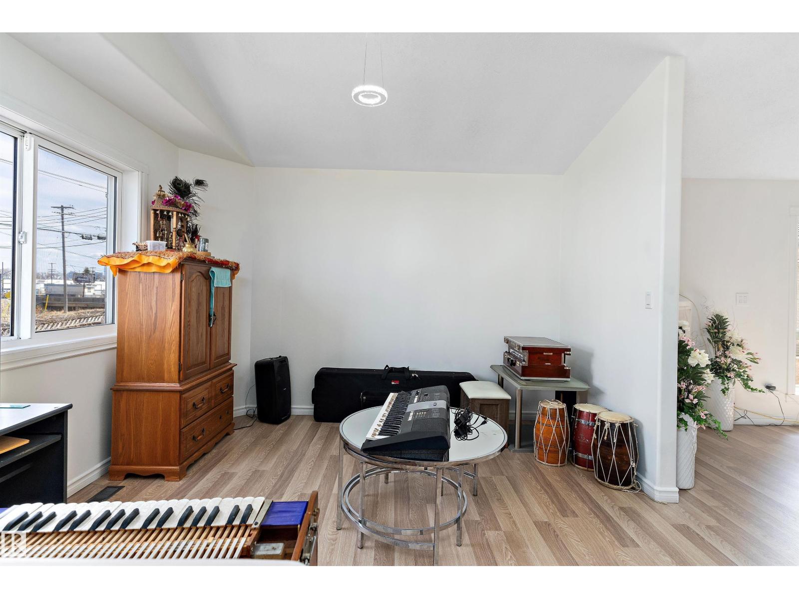 12711 128 ST NW, Edmonton