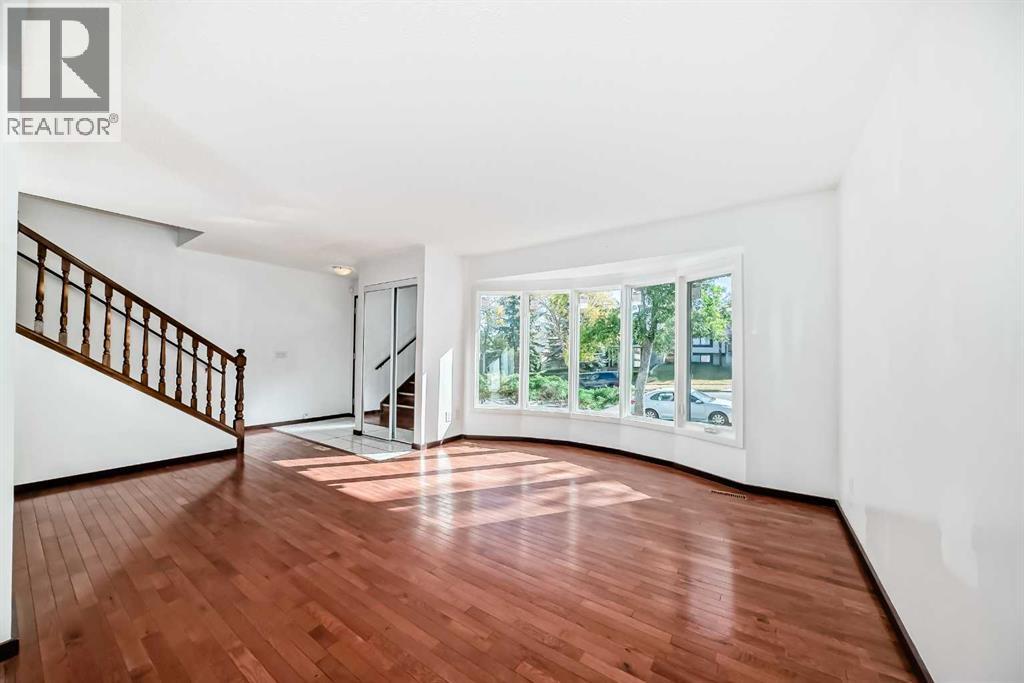 Single Family House for Sale in  Bermuda Drive NW Beddington Heights Calgary 