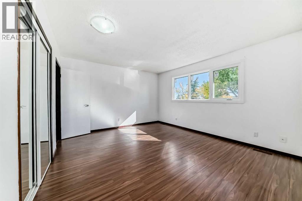 Single Family House for Sale in  Bermuda Drive NW Beddington Heights Calgary 