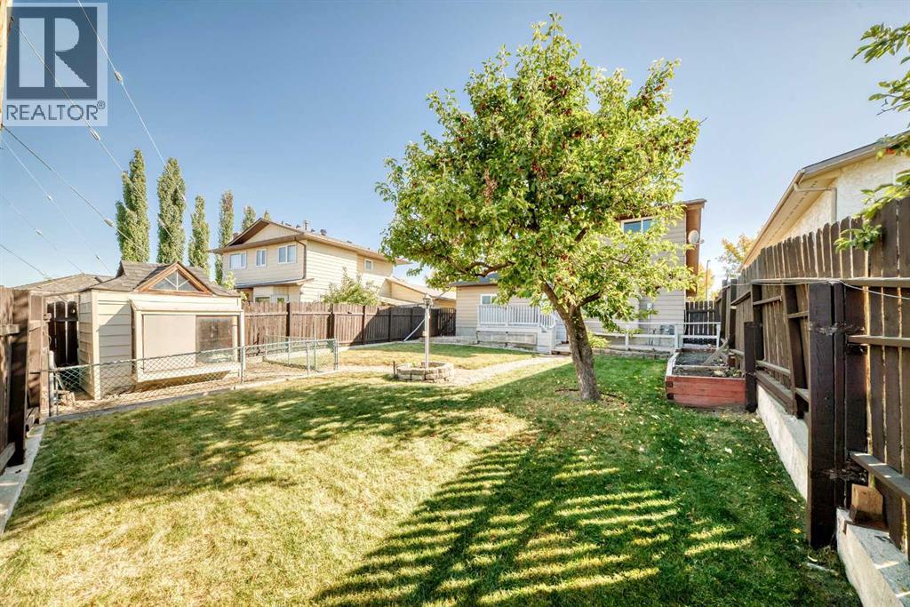 Single Family House for Sale in  Bermuda Drive NW Beddington Heights Calgary 