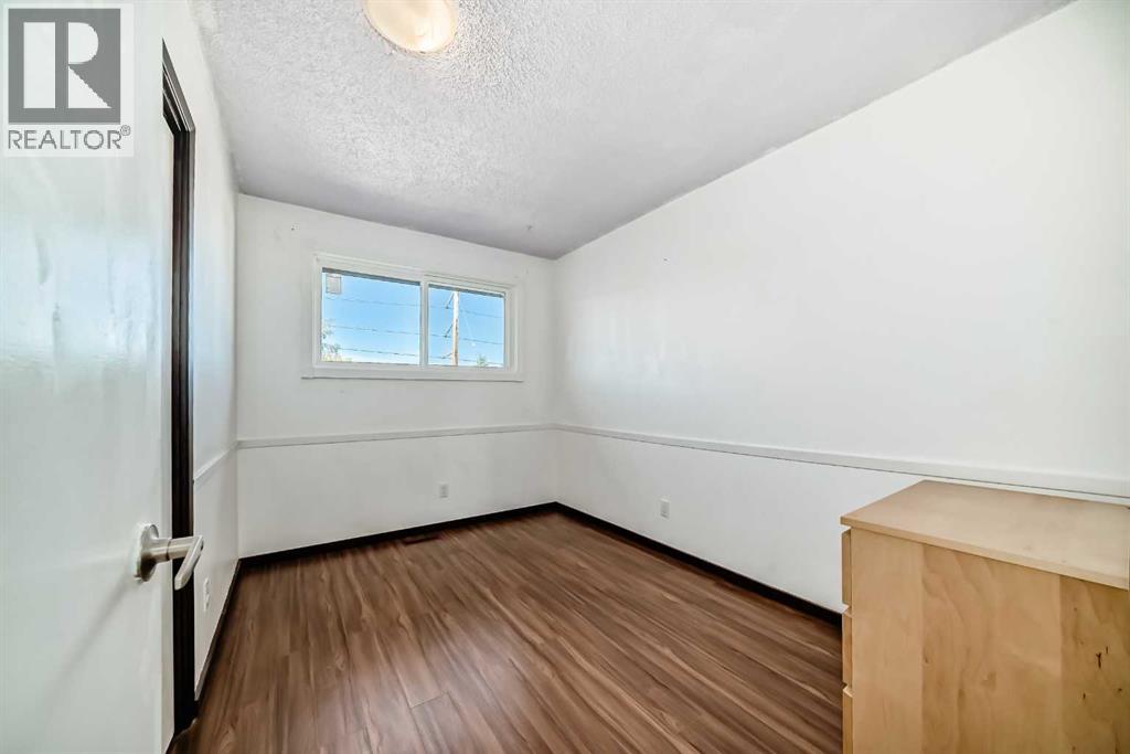 Single Family House for Sale in  Bermuda Drive NW Beddington Heights Calgary 