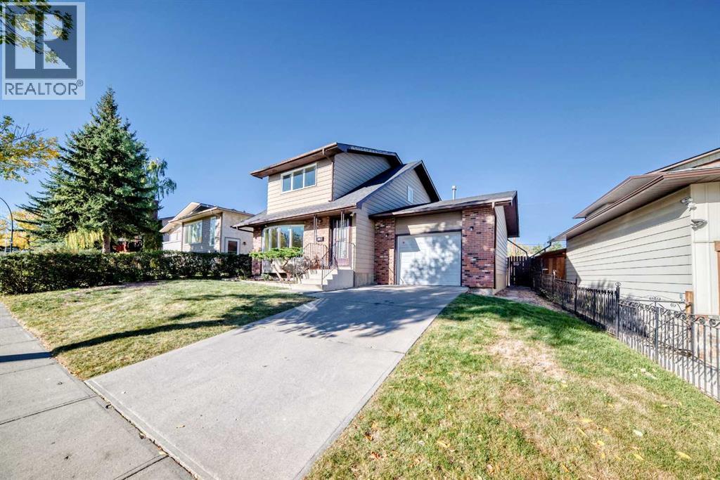 Single Family House for Sale in  Bermuda Drive NW Beddington Heights Calgary 