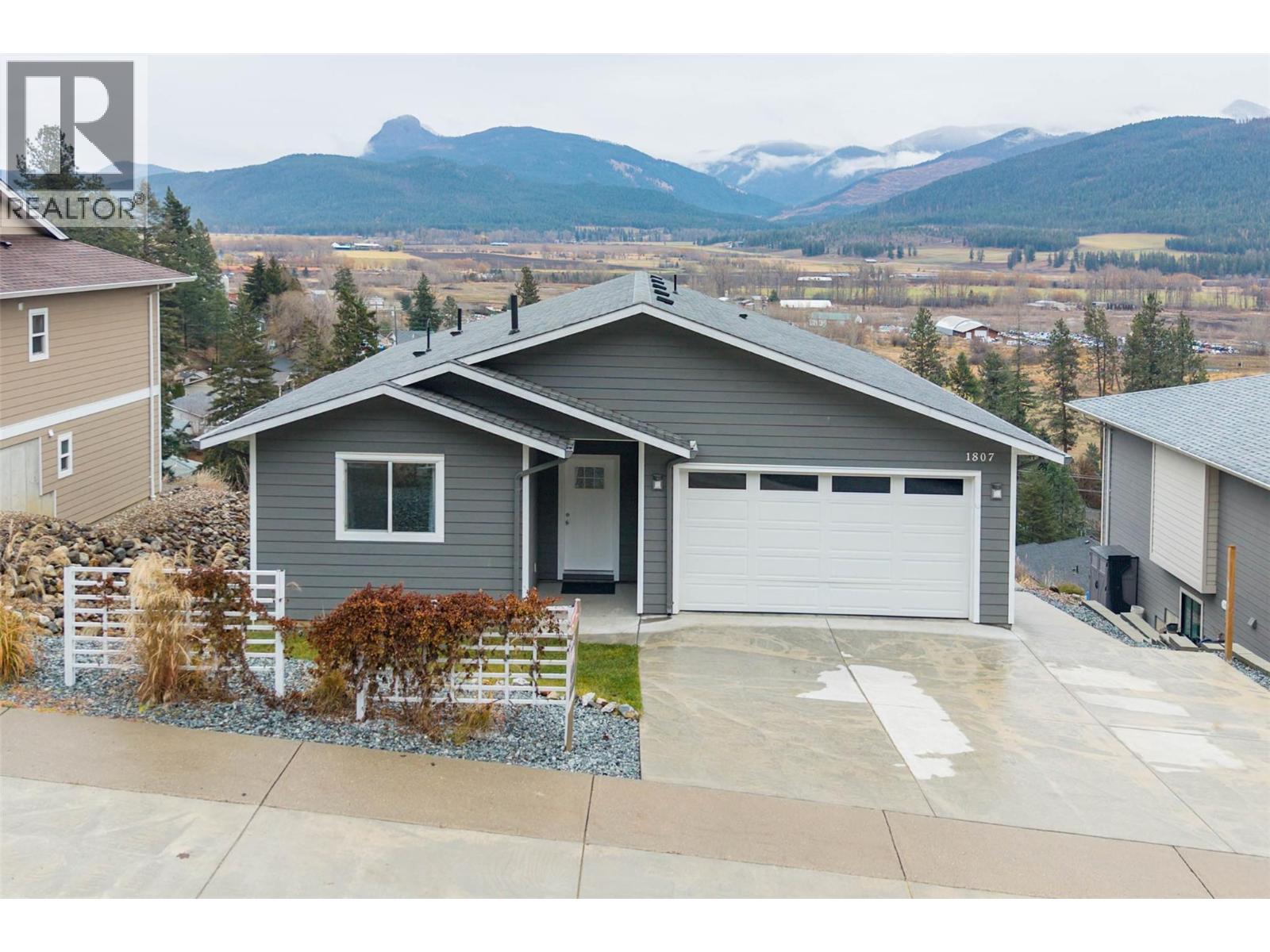 1807 Gallon Avenue, Lumby