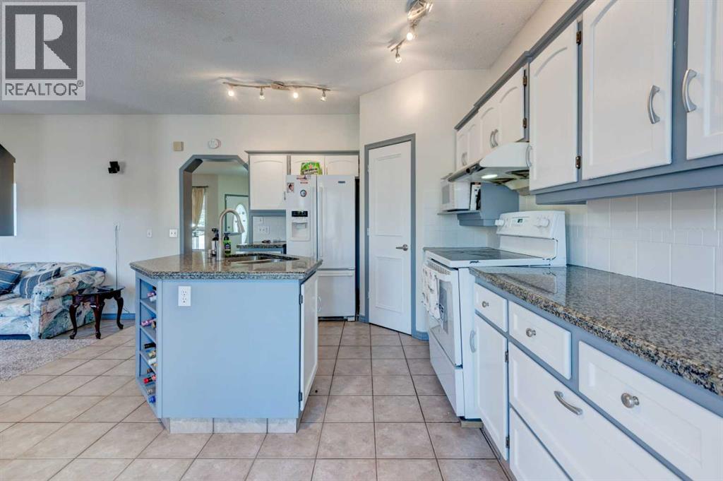 Single Family House for Sale in  MT CORNWALL Circle SE McKenzie Lake Calgary 