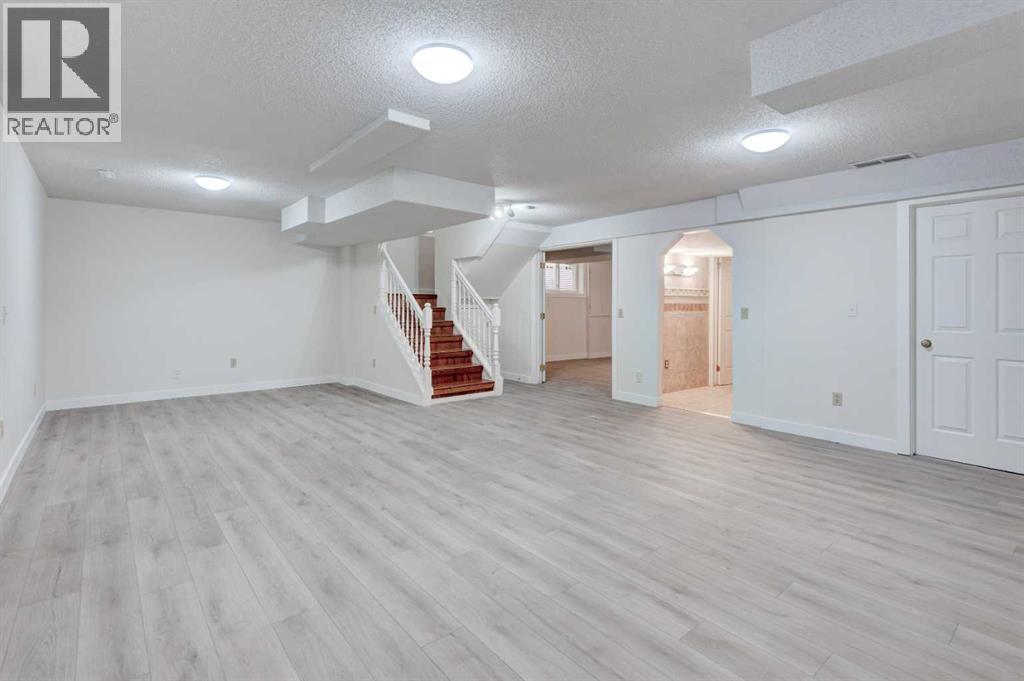 Single Family House for Sale in  MT CORNWALL Circle SE McKenzie Lake Calgary 