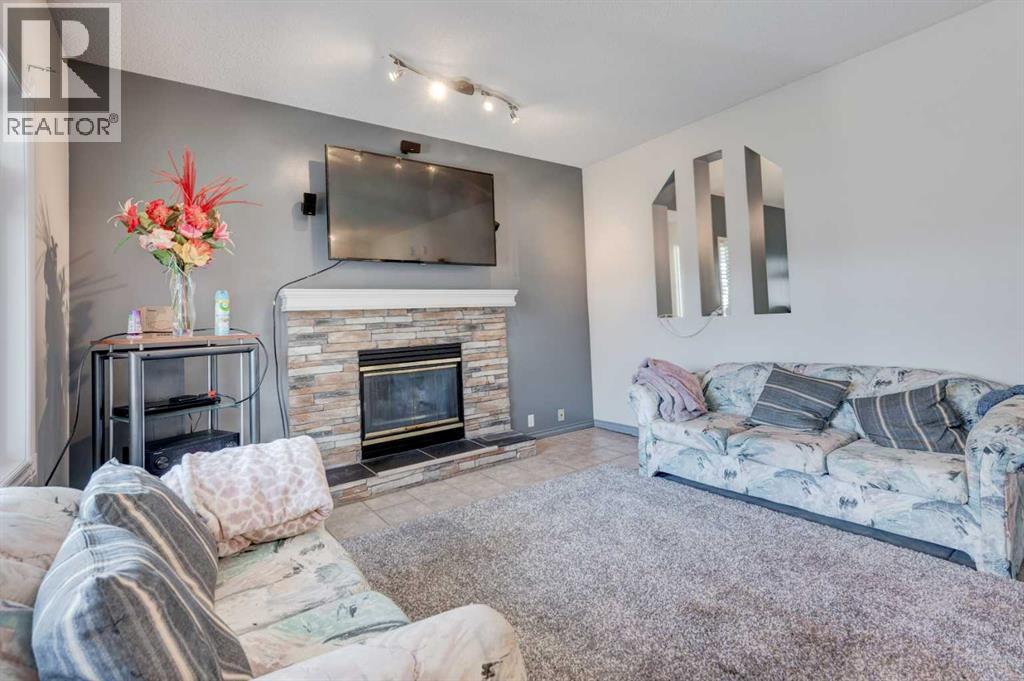 Single Family House for Sale in  MT CORNWALL Circle SE McKenzie Lake Calgary 