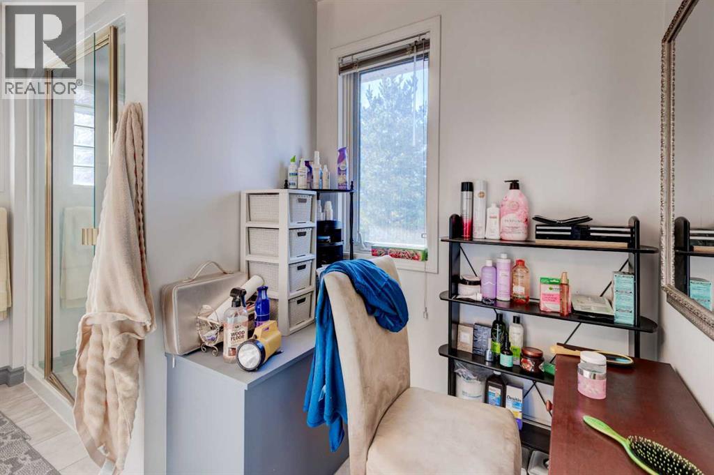 Single Family House for Sale in  MT CORNWALL Circle SE McKenzie Lake Calgary 