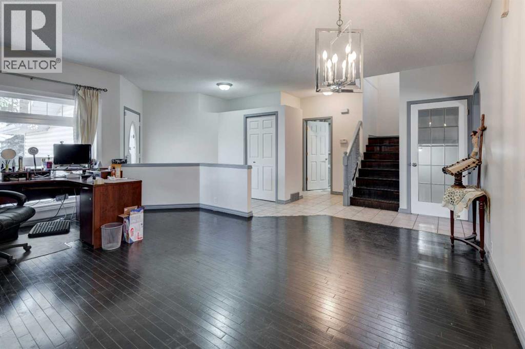 Single Family House for Sale in  MT CORNWALL Circle SE McKenzie Lake Calgary 