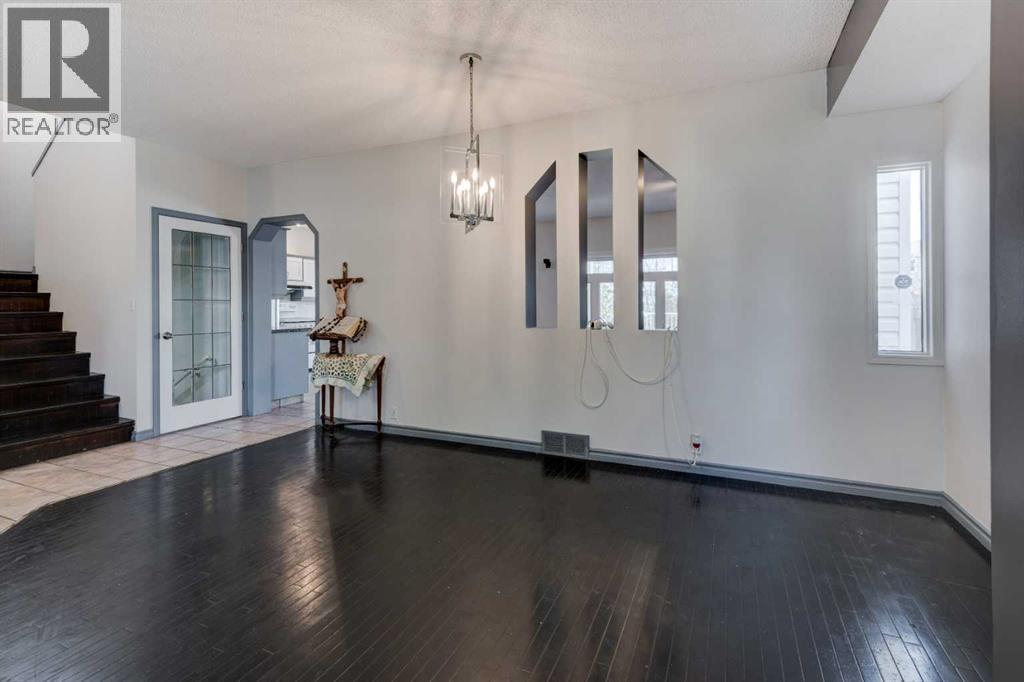 Single Family House for Sale in  MT CORNWALL Circle SE McKenzie Lake Calgary 