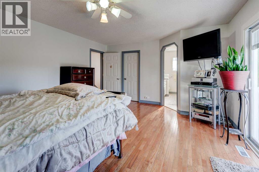 Single Family House for Sale in  MT CORNWALL Circle SE McKenzie Lake Calgary 