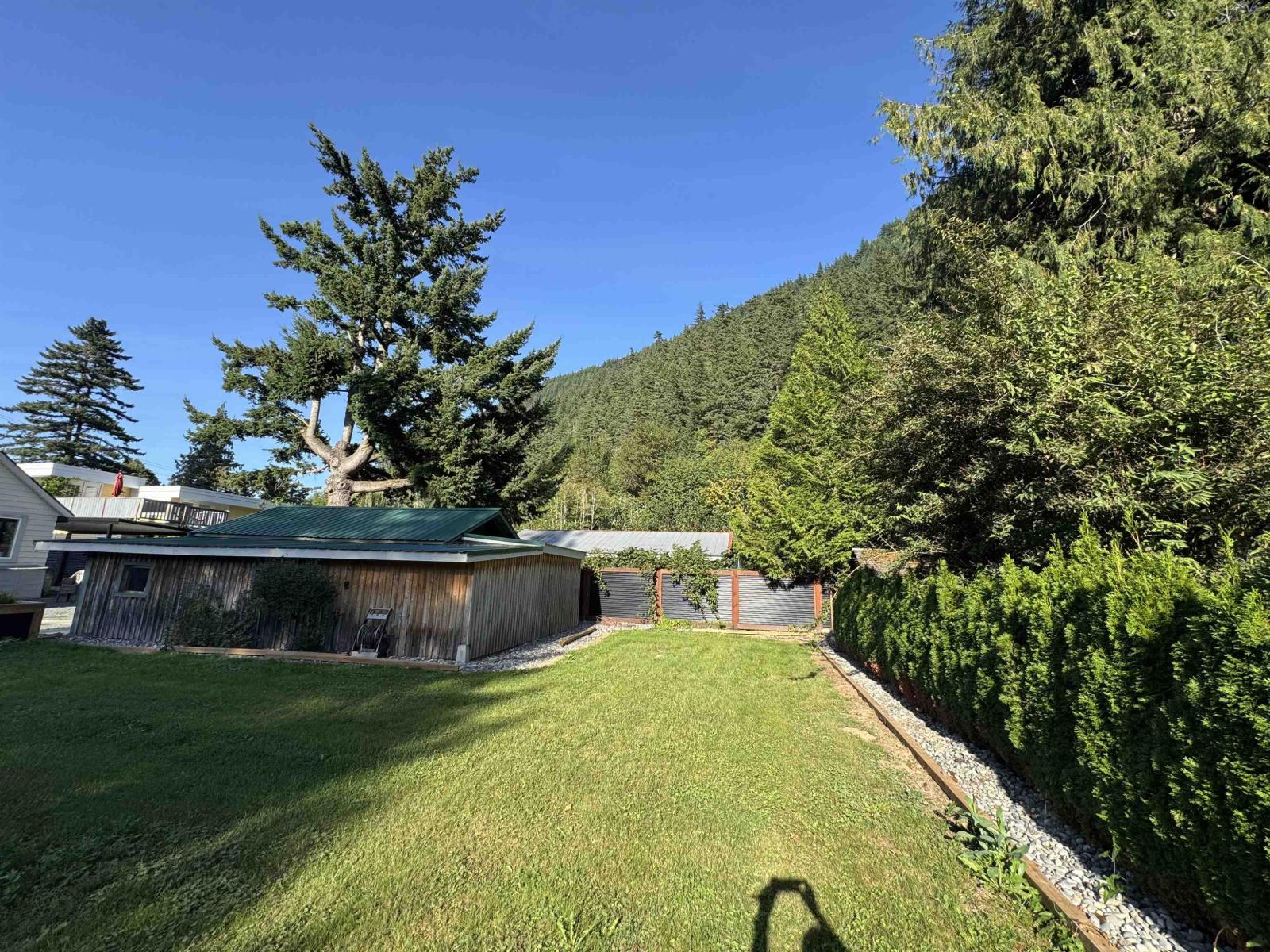 House in Harrison Hot Springs - Image 32