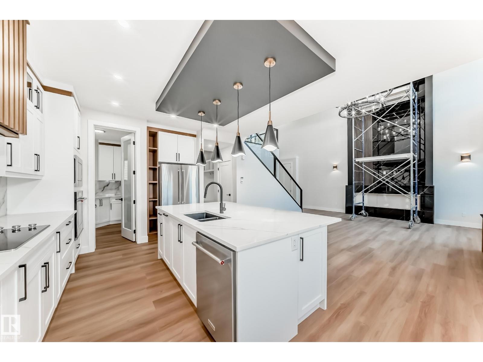 7025 KIVIAQ CR SW, Edmonton