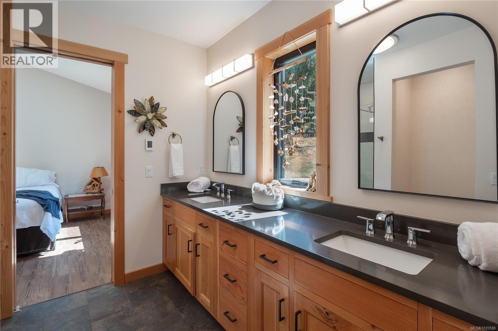 573 Horseshoe Rd, Gabriola Island