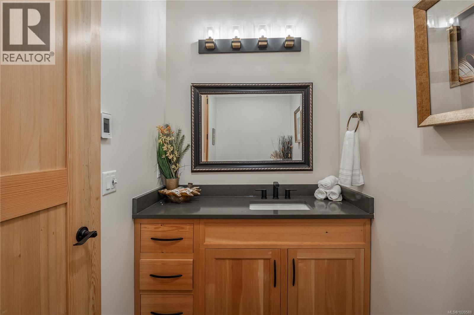 573 Horseshoe Rd, Gabriola Island