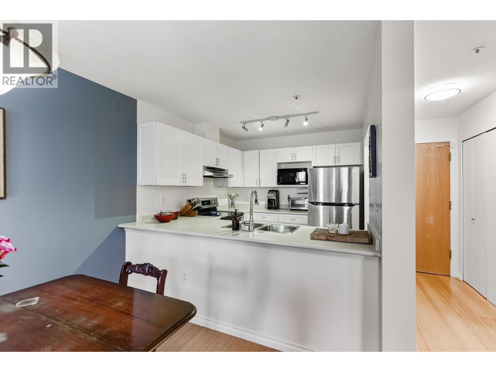 320 1220 LASALLE PLACE, Coquitlam