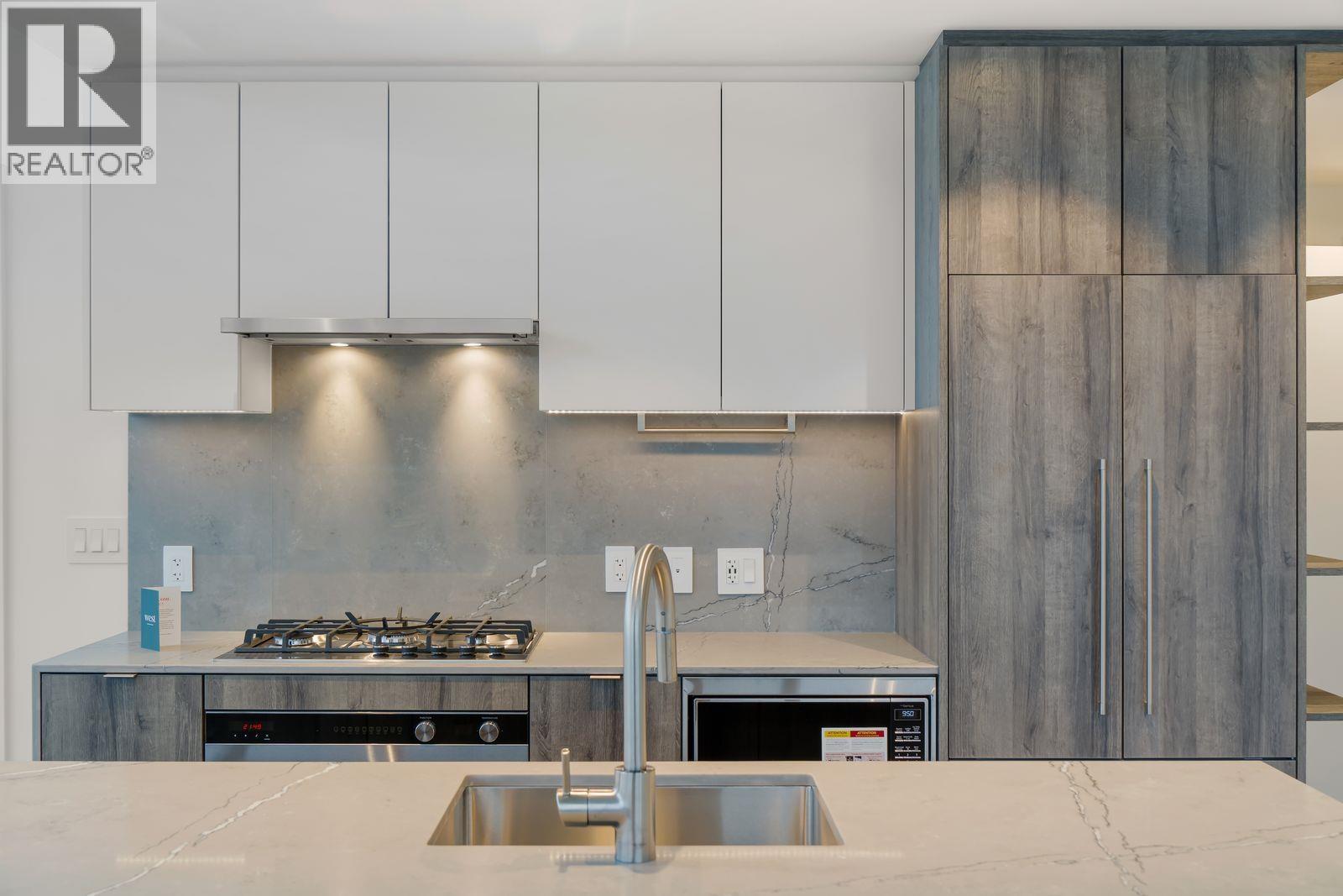 303 505 NELSON STREET, Coquitlam