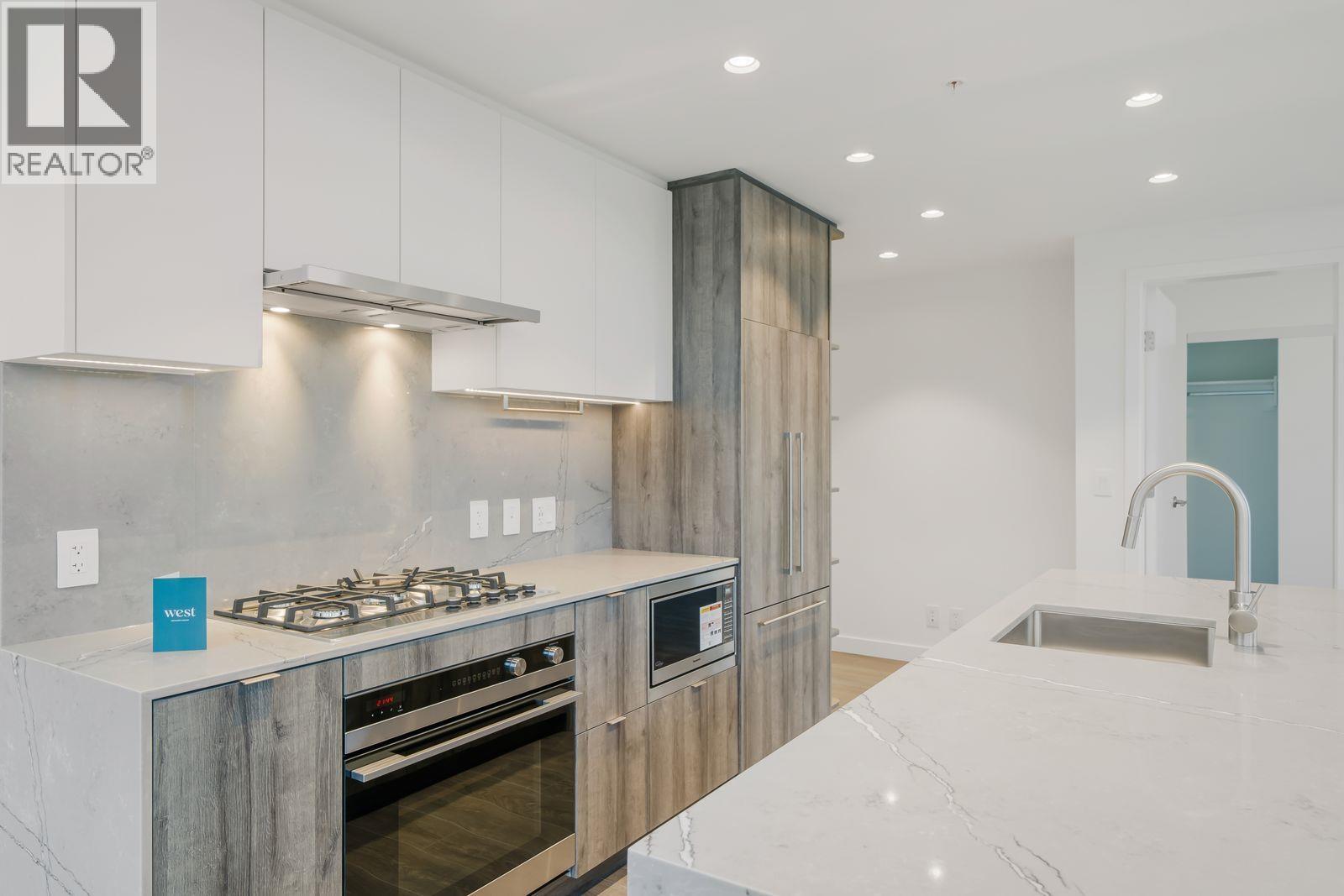 303 505 NELSON STREET, Coquitlam