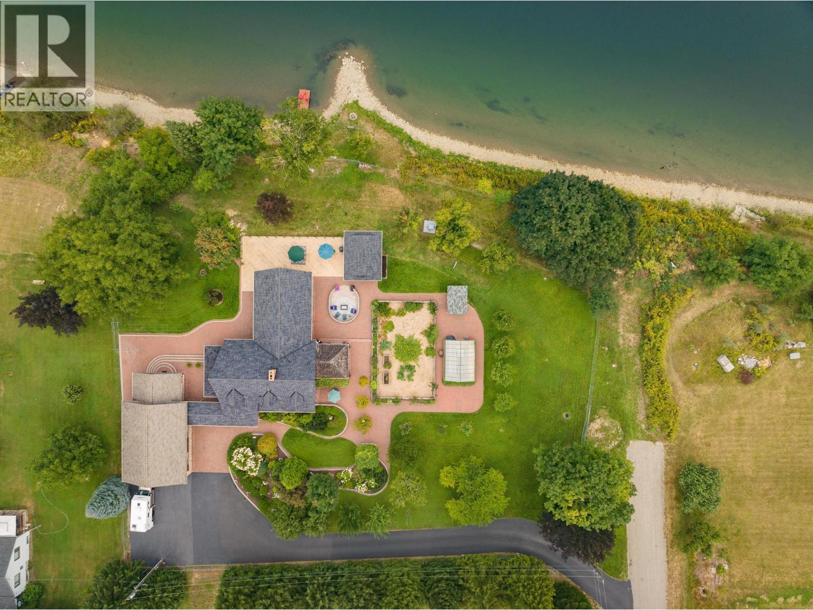  906 JAMES Road, Shoreacres