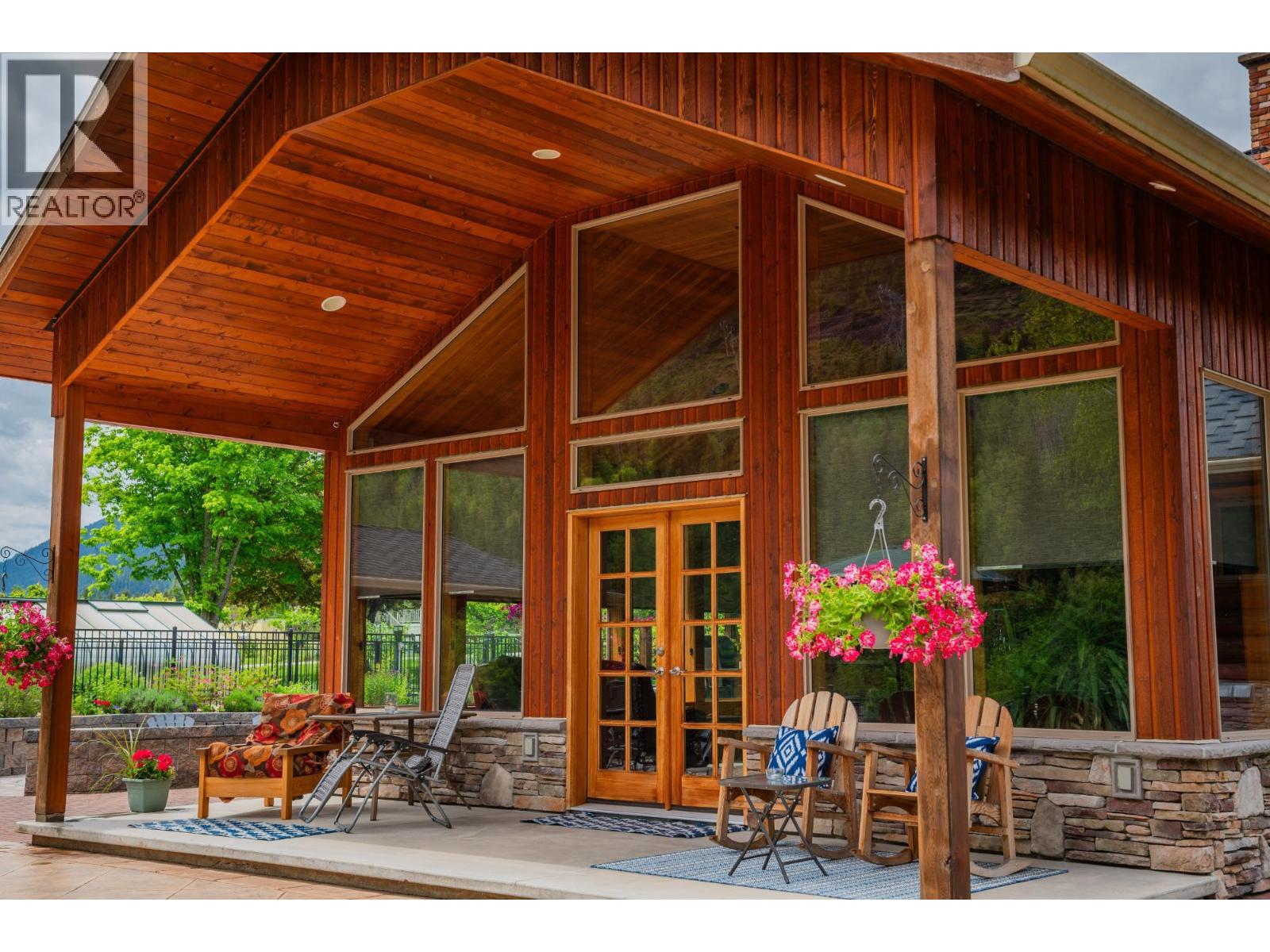  906 JAMES Road, Shoreacres