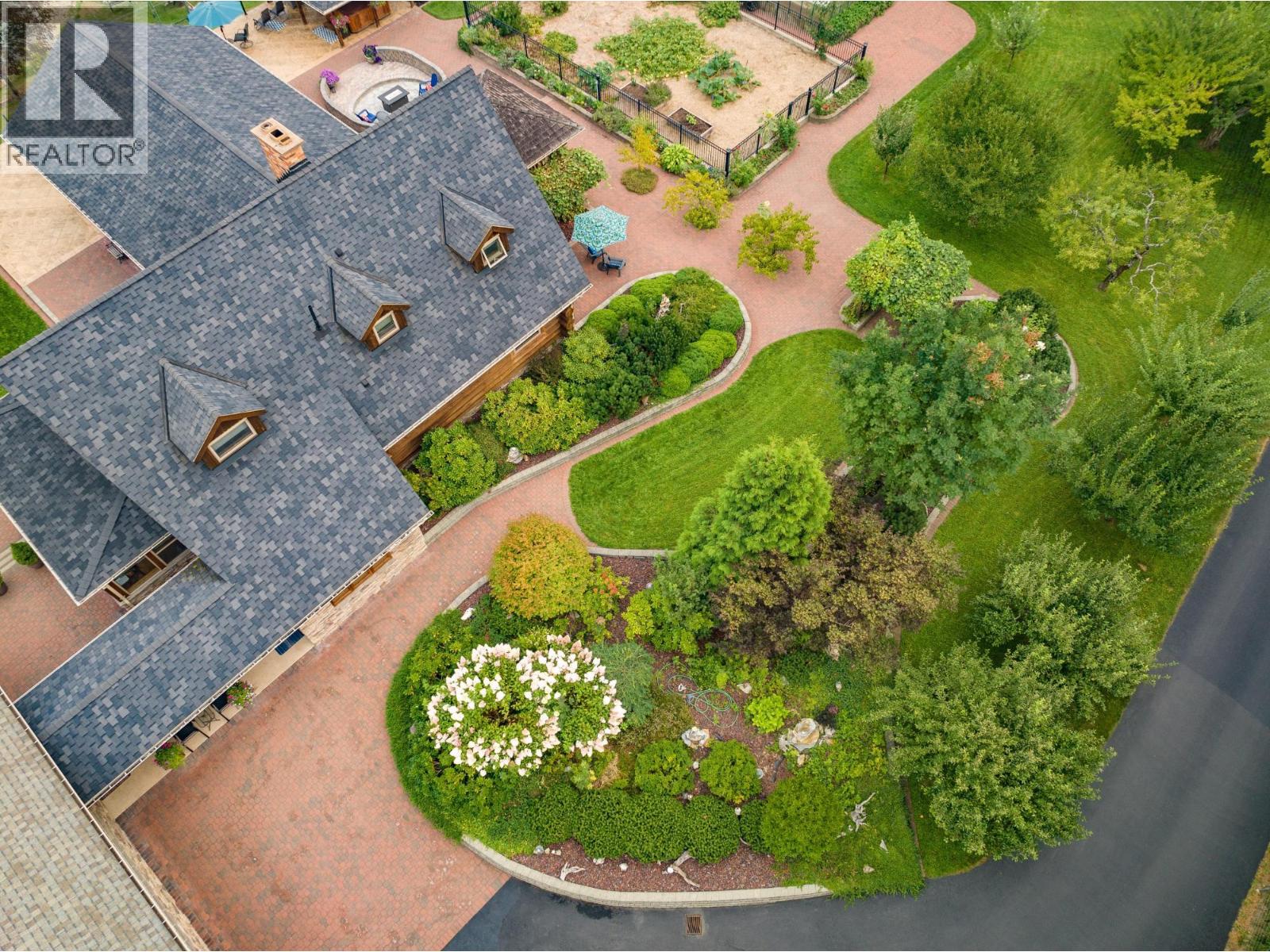  906 JAMES Road, Shoreacres