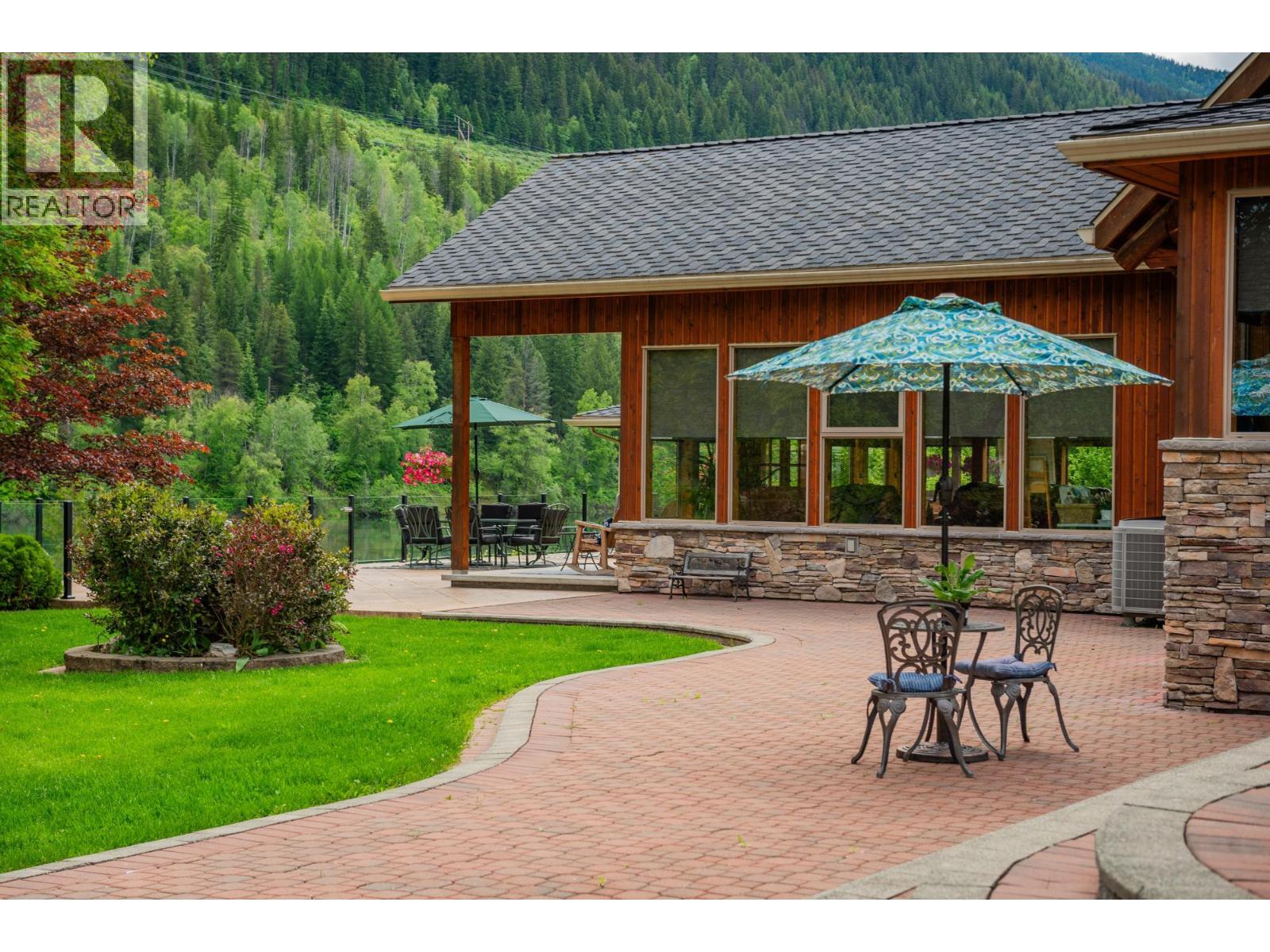  906 JAMES Road, Shoreacres