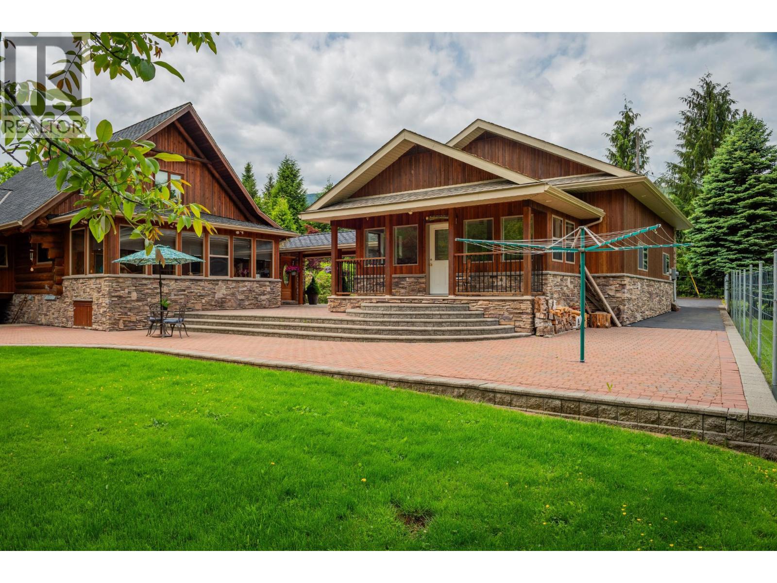  906 JAMES Road, Shoreacres