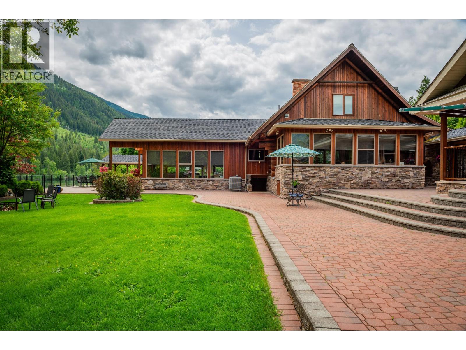  906 JAMES Road, Shoreacres